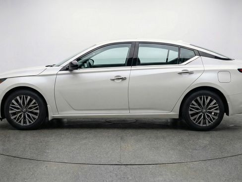 Used 2025 Nissan Altima 2.5 SV image 5