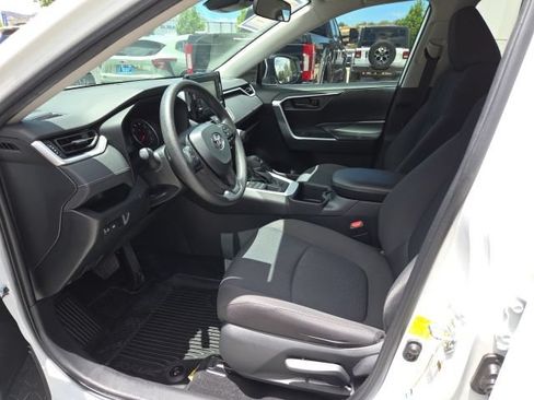 Used 2022 Toyota RAV4 LE AWD/4WD image 15