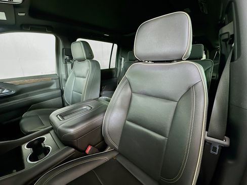 Used 2023 Chevrolet Suburban Premier image 21
