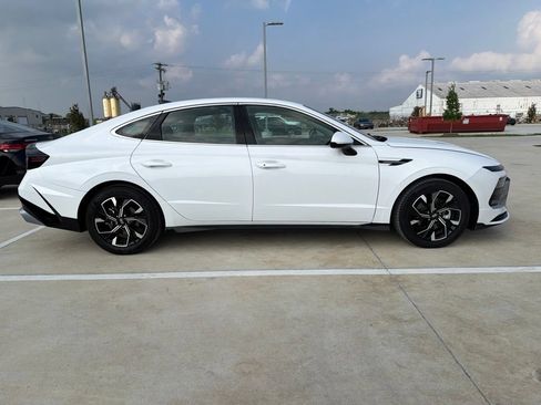 Used 2025 Hyundai Sonata SEL FWD image 4