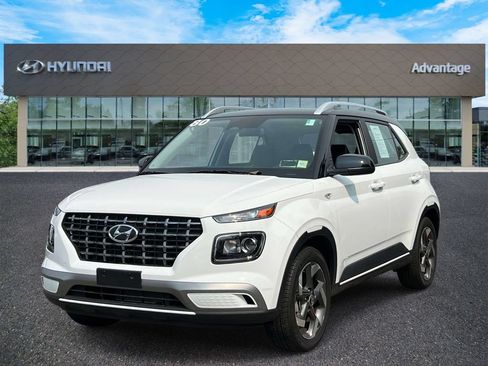 Certified 2026 Hyundai Venue SEL FWD image 4
