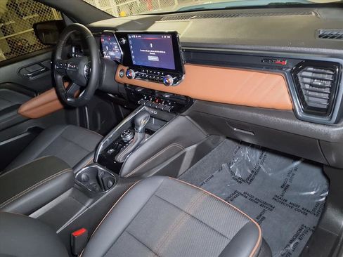 Used 2024 GMC Canyon AT4 image 26