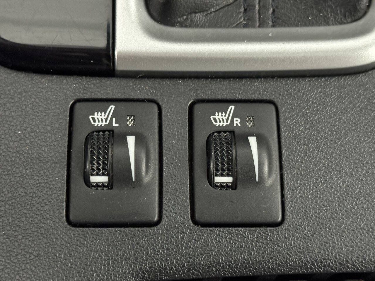 Used 2019 Toyota Highlander XLE AWD/4WD image 38