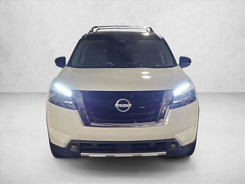 Used 2022 Nissan Pathfinder Platinum w/ Cargo Package AWD/4WD image 2