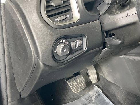 Used 2022 Jeep Renegade Latitude w/ Convenience Group image 10