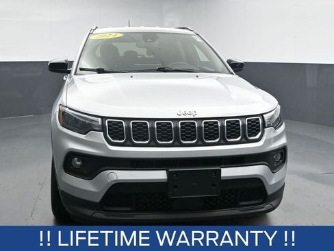 Used 2024 Jeep Compass Latitude AWD/4WD image 3