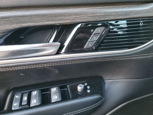 Used 2023 Jeep Wagoneer L Series II image 12