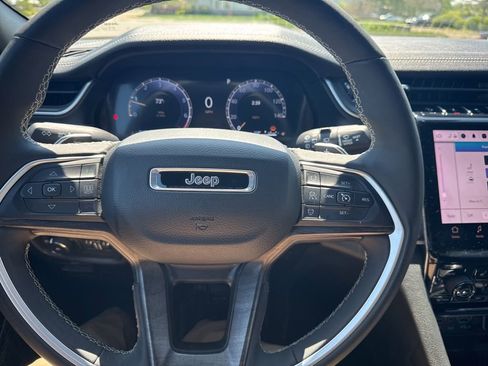 Used 2024 Jeep Grand Cherokee L Limited AWD/4WD image 15