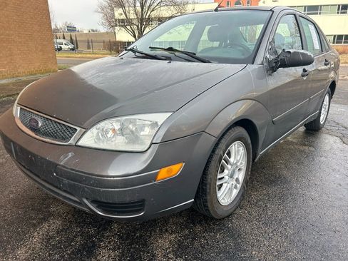Used 2005 Ford Focus SE image 1
