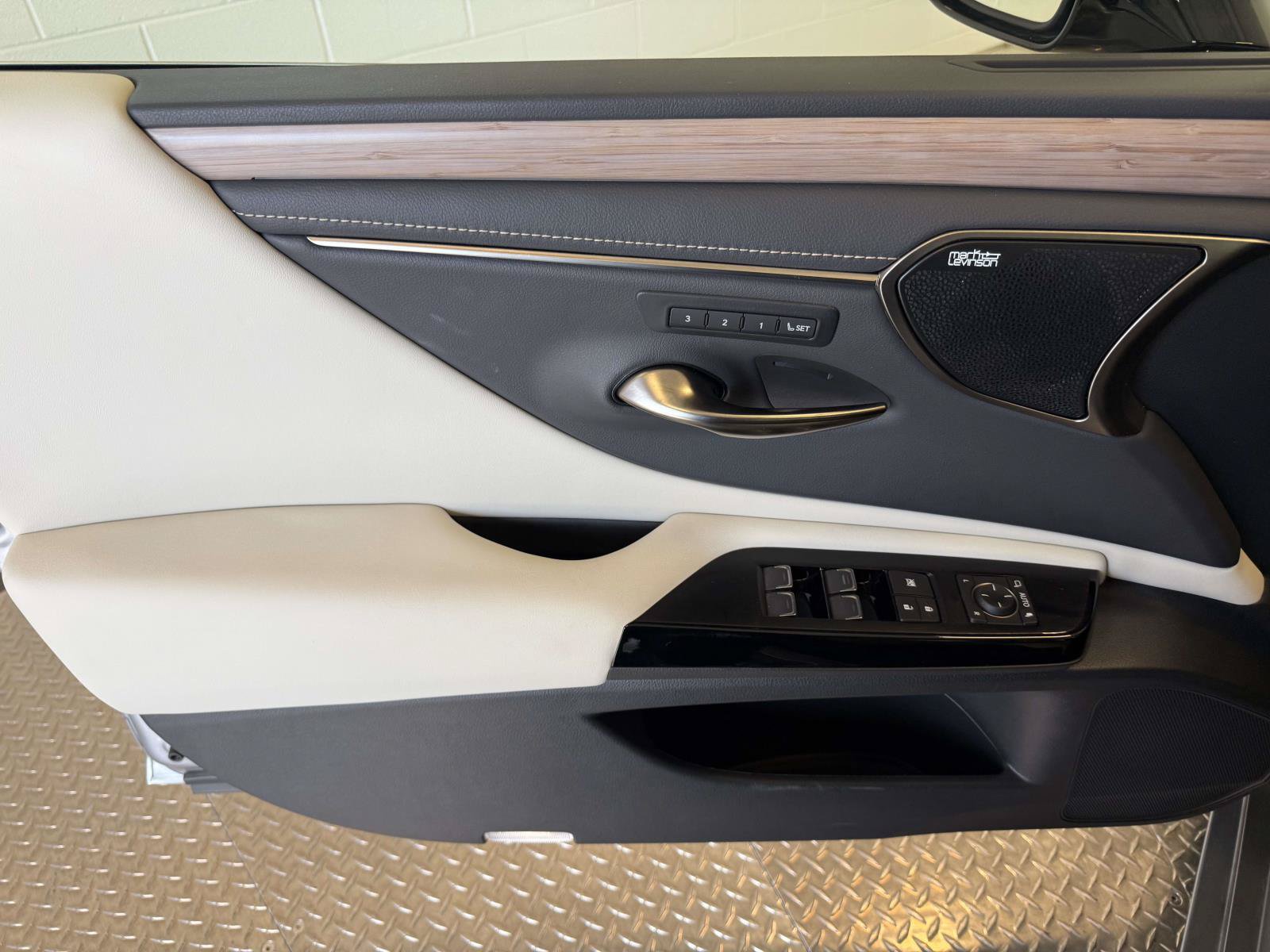 Certified 2024 Lexus ES 350 Ultra Luxury FWD image 20