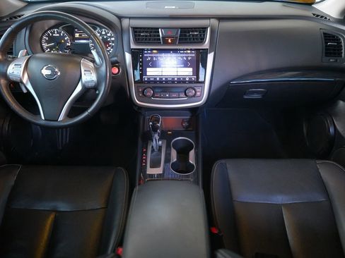 Used 2016 Nissan Altima 3.5 SL w/ 3.5 Technology Package image 18