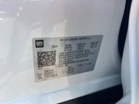 Used 2025 Chevrolet Traverse LT w/ LPO, Floor Liner Package image 38