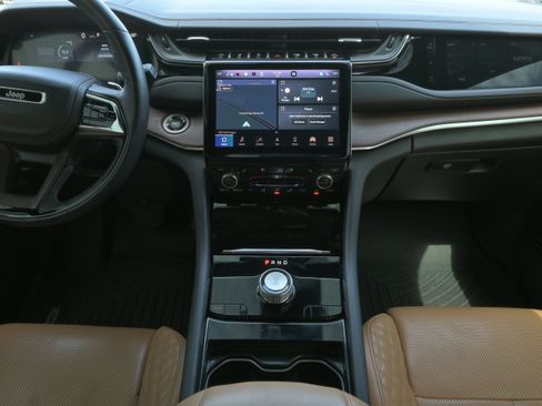 Used 2023 Jeep Grand Cherokee Summit w/ Adv Protech Group IV image 15