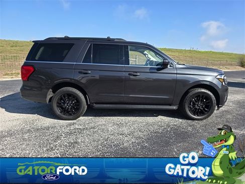 Used 2024 Ford Expedition XLT image 4
