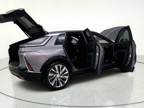 Used 2024 Cadillac Lyriq Luxury AWD/4WD image 15