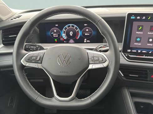 New 2026 Volkswagen Tiguan SE FWD image 13