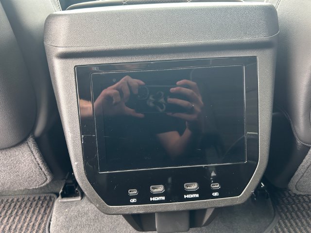 Used 2025 GMC Yukon Denali Ultimate w/ LPO, Illumination Package AWD/4WD image 19
