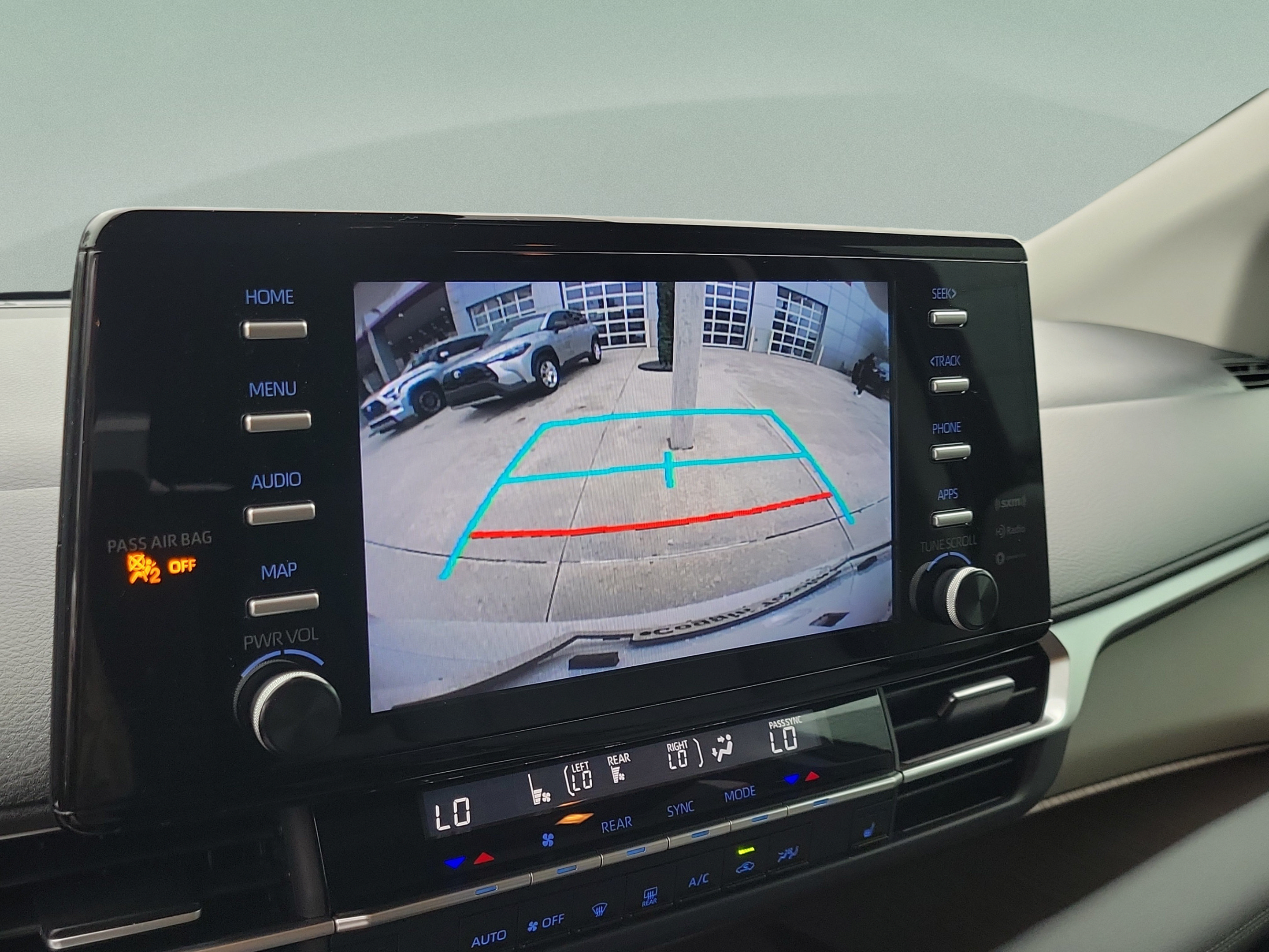 Certified 2024 Toyota Sienna XLE FWD image 18