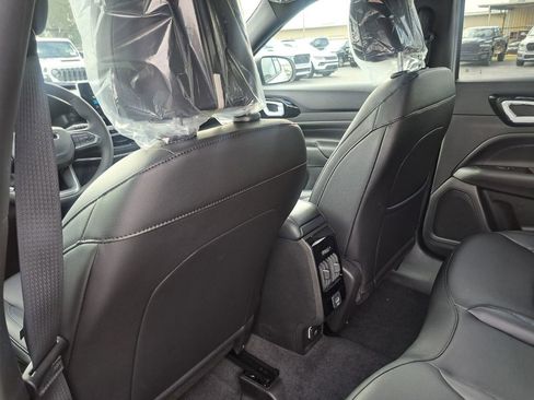 New 2026 Jeep Compass Latitude image 22