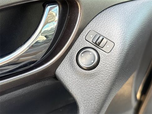 Used 2016 Nissan Rogue S image 21