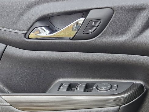 Used 2023 GMC Acadia SLT image 27