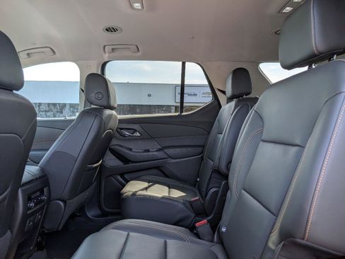 Used 2021 Chevrolet Traverse RS AWD/4WD image 10
