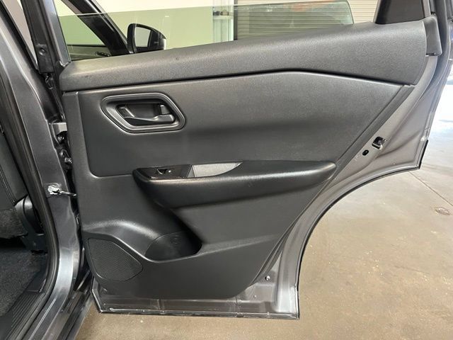 Used 2024 Nissan Rogue S AWD/4WD image 15