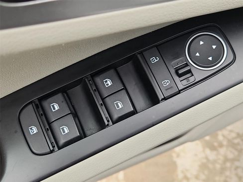 Used 2023 Kia Soul LX w/ LX Technology Package FWD image 20