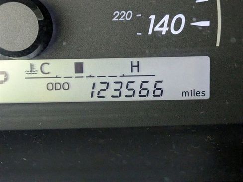 Used 2014 Toyota Camry SE image 16