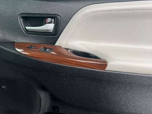Certified 2019 Toyota Sienna Limited image 20