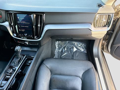 Used 2020 Volvo S60 T6 Momentum image 18