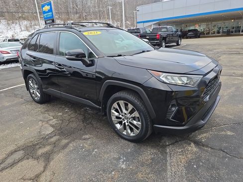 Used 2021 Toyota RAV4 XLE Premium image 7