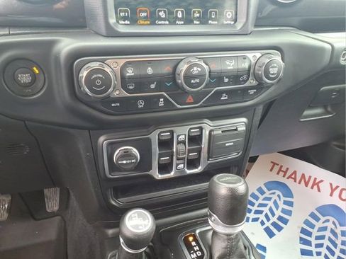 Used 2020 Jeep Gladiator Sport image 19