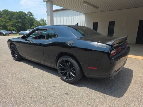 Used 2018 Dodge Challenger R/T w/ Driver Convenience Group RWD image 3