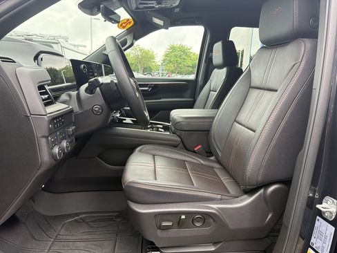 Used 2025 Chevrolet Tahoe High Country w/ Sun And Tow Package AWD/4WD image 17