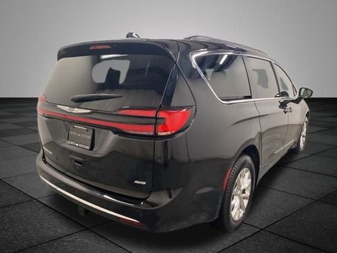 Used 2022 Chrysler Pacifica Touring-L image 7