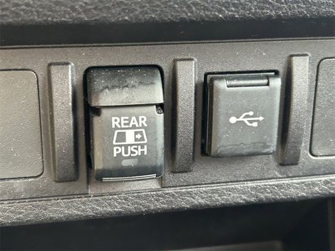 Used 2020 Toyota Tacoma SR5 image 27