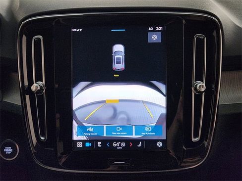 Used 2025 Volvo XC40 B5 Core image 18