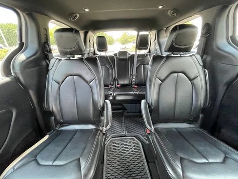 Used 2025 Chrysler Pacifica Select AWD/4WD image 30