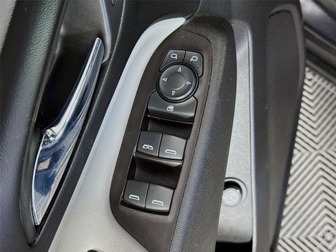 Used 2022 Chevrolet Equinox LT w/ Driver Convenience Package FWD image 18