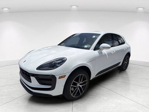 Used 2024 Porsche Macan AWD/4WD image 8