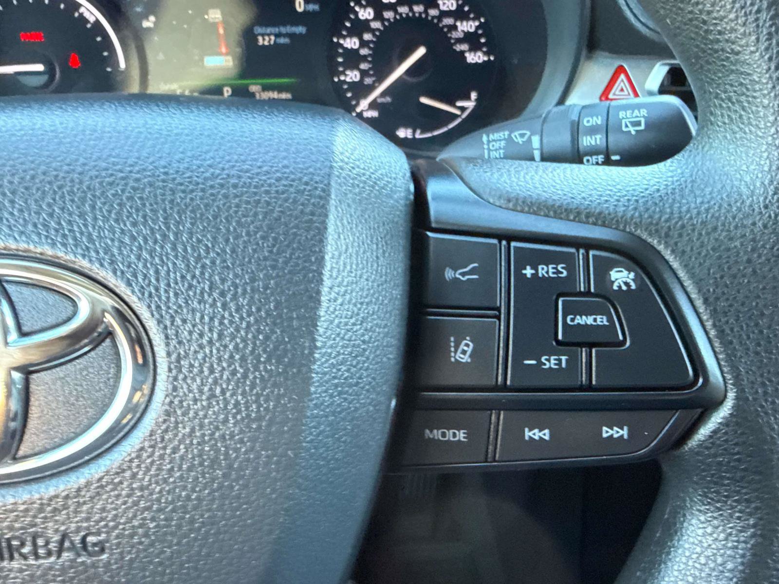 Used 2025 Toyota Sienna LE FWD image 26