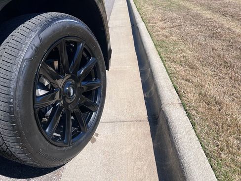 Used 2024 Cadillac Escalade Premium Luxury Platinum image 3