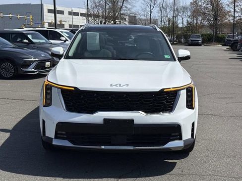 Used 2025 Kia Sorento EX w/ EX Panoramic Sunroof Package image 6