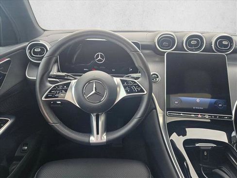Used 2024 Mercedes-Benz GLC 300 4MATIC image 18