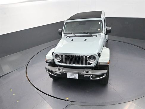 Used 2024 Jeep Wrangler Sahara image 10