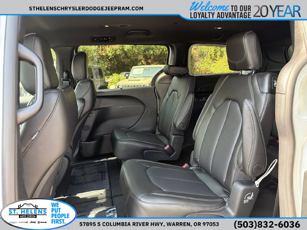 New 2027 Chrysler Pacifica Select w/ Family Tech Group AWD/4WD image 14