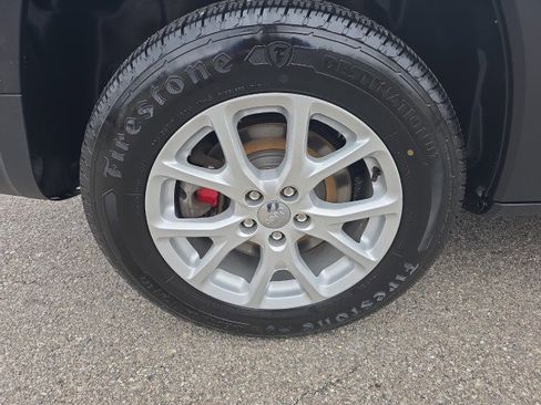 Used 2016 Jeep Cherokee Latitude w/ Cold Weather Group image 14