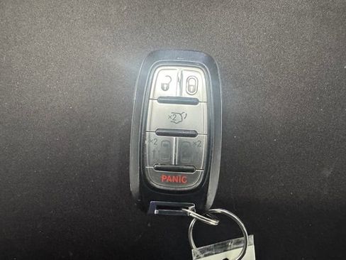 Used 2017 Chrysler Pacifica Touring image 43