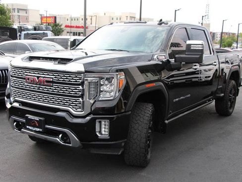 Used 2022 GMC Sierra 2500 Denali w/ Denali Black Diamond Edition AWD/4WD image 4